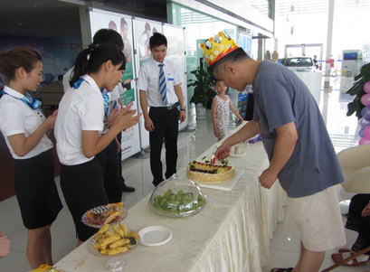 在老顾客特殊的日子如何给予问候