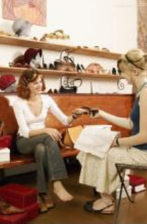 顾客说我跟你们老板很熟便宜点怎样应对