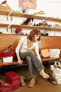 顾客说某品牌有赠品还打折怎样应对