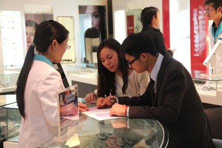 顾客左挑右选不知该定哪—款怎么办?