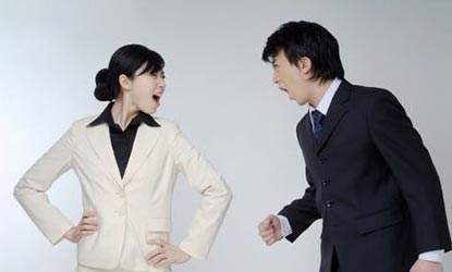 在讨价还价过程中顾客突然产生不满怎么办?