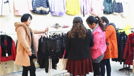 同行顾客之间意见不统一该怎么办?