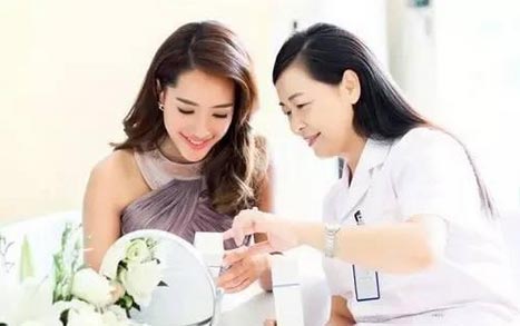 与客户刚见面时如何闲聊