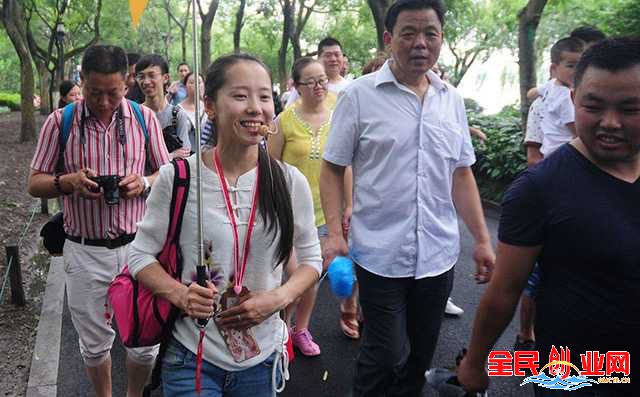 5个不起眼却月入上万的新兴投资项目暴利行业，零成本月入10万！