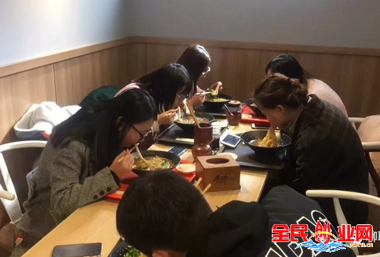 小本创业投资什么好？2023年创业推荐特色小餐饮回本快易成功