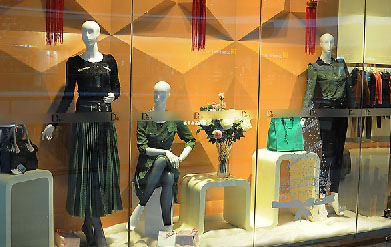 橱窗模特之间需要“对话”吗？（图）