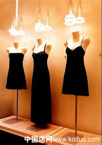 橱窗设计：色彩与灯光也有“潜规则”（图）