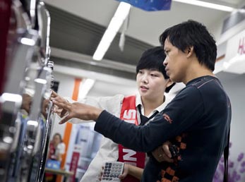 顾客总是拿其他店的产品来作对比怎么办？